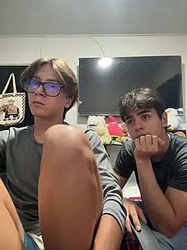 Snapshot of Alex_and_Fabian chatting on May 2026 04:32:02 AM Alex and Fabian online show from May 2026 04:32:02 AM