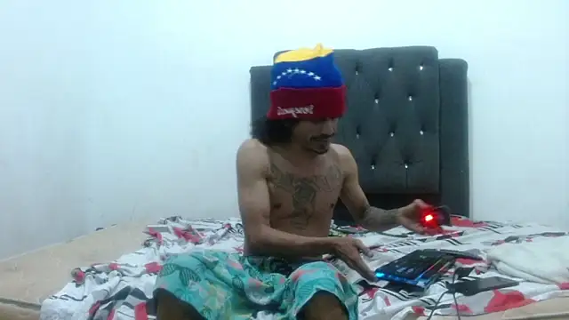 Snapshot of damian_bottom_bigcock chatting on February 2025 03:36:01 AM damian bottom bigcock online show from February 2025 03:36:01 AM