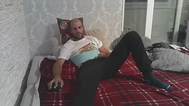 Snapshot of Zbochunec chatting on September 2025 08:01:01 PM Zbochunec online show from September 2025 08:01:01 PM