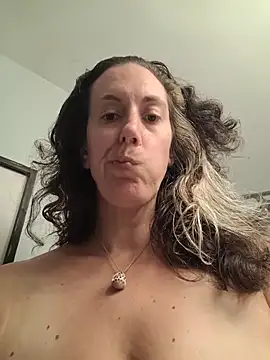 Snapshot of BonfireBonnie chatting on July 2026 01:37:01 PM BonfireBonnie online show from July 2026 01:37:01 PM