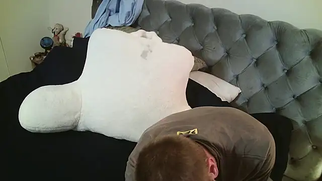 dcrick978 online show from March 2026 12:14:01 AM