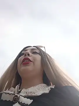 madelaine- online show from November 2025 07:47:02 PM