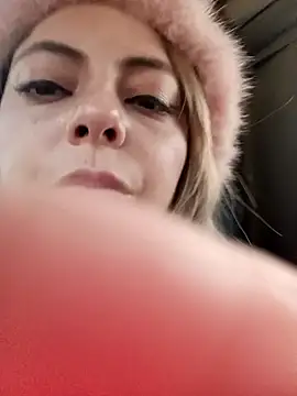 madelaine- online show from December 2025 07:53:02 PM