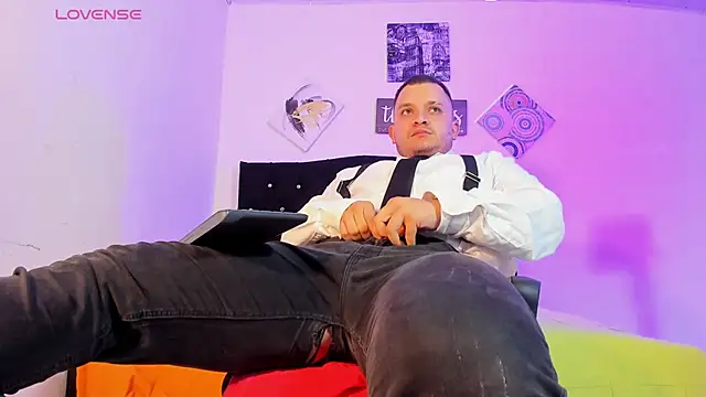 Snapshot of tony_landri chatting on September 2025 03:32:01 AM tony landri online show from September 2025 03:32:01 AM