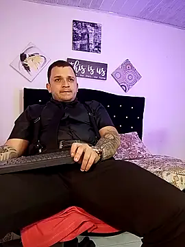 Snapshot of tony_landri chatting on October 2025 03:15:02 AM tony landri online show from October 2025 03:15:02 AM