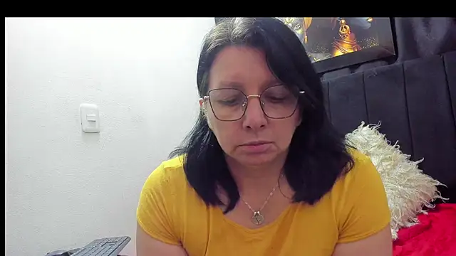 Evaaross 2345 online show from November 2025 09:48:01 PM