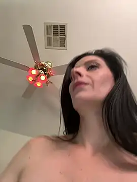 Snapshot of VixenVixie chatting on December 2024 01:39:02 AM VixenVixie online show from December 2024 01:39:02 AM