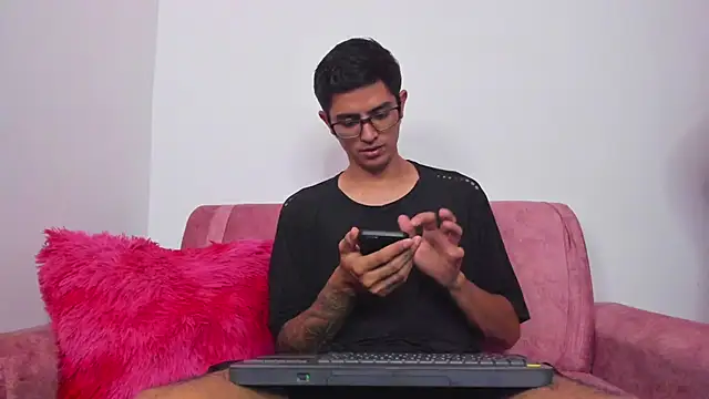 Ethan Sai    online show from December 2024 12:11:02 AM