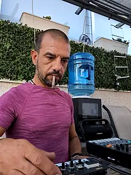 FotografoPollon online show from September 2025 01:45:01 PM