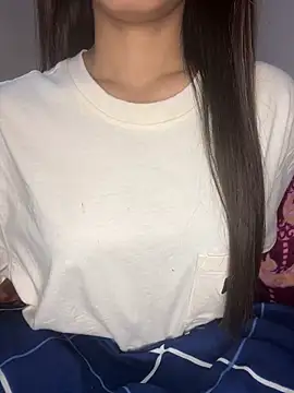 Snapshot of _riyaahahaha_ chatting on January 2025 07:05:01 PM  riyaahahaha  online show from January 2025 07:05:01 PM