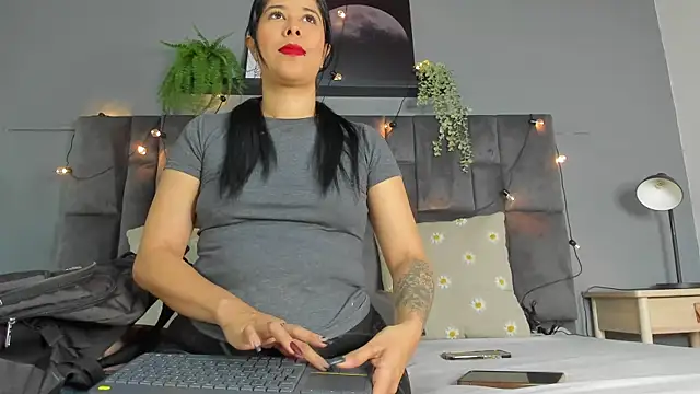 DulceAurora   online show from February 2026 11:13:01 AM