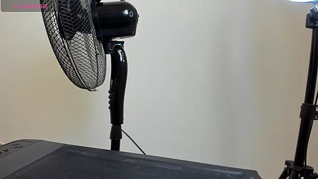 Snapshot of miaybabysone chatting on January 2025 06:43:02 AM miaybabysone online show from January 2025 06:43:02 AM