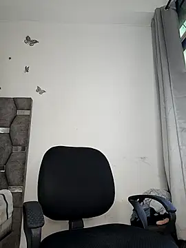 Snapshot of aurelialux chatting on December 2025 09:32:02 PM aurelialux online show from December 2025 09:32:02 PM