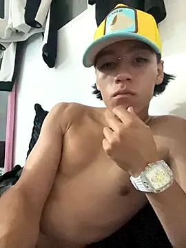 Snapshot of CRYBYT9 chatting on December 2025 02:39:01 AM CRYBYT9 online show from December 2025 02:39:01 AM