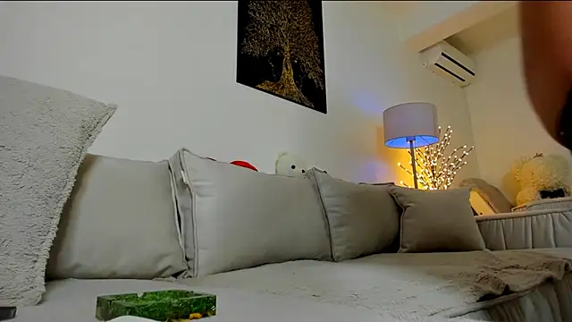 Snapshot of Queenofyouredreams chatting on February 2025 10:28:02 PM Queenofyouredreams online show from February 2025 10:28:02 PM