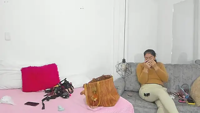 Snapshot of FerANDviki chatting on February 2025 12:36:02 PM FerANDviki online show from February 2025 12:36:02 PM