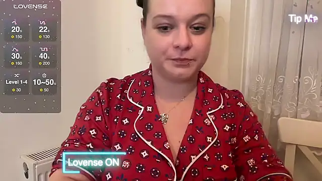 NaughtyWifeUK online show from December 2024 11:06:02 PM