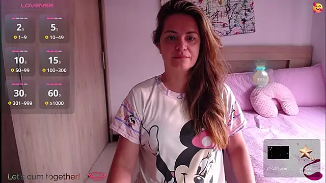 ParisW online show from September 2025 12:40:01 PM