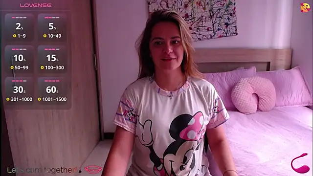 ParisW online show from September 2025 12:40:01 PM