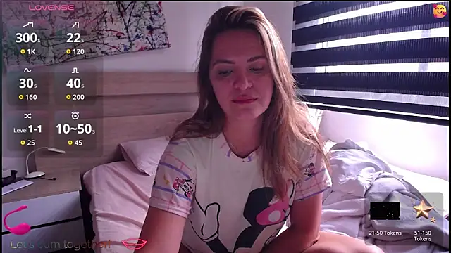 ParisW online show from December 2025 12:32:01 PM