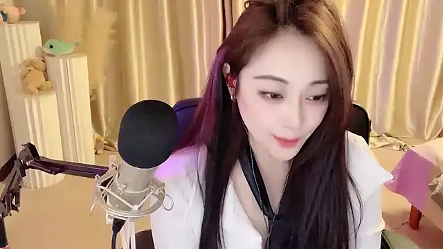 Daisy-77 online show from February 2025 06:00:01 PM