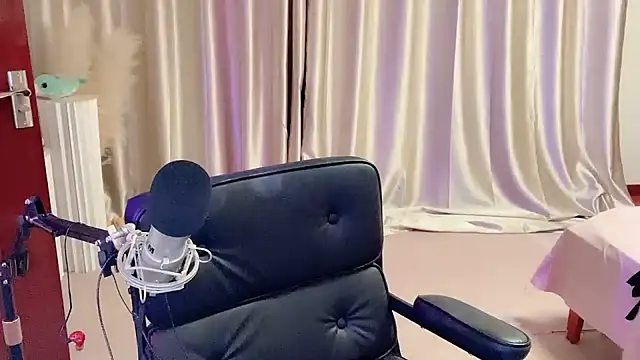 Daisy-77 online show from February 2025 08:58:02 PM