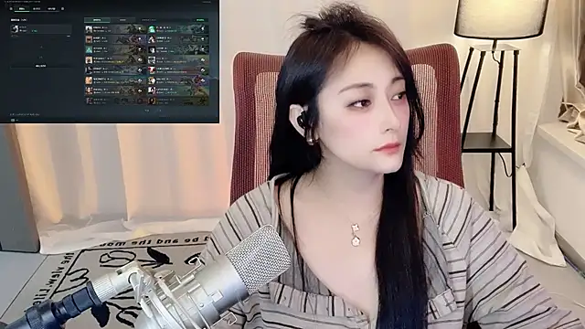 Daisy-77 online show from May 2026 01:06:01 PM