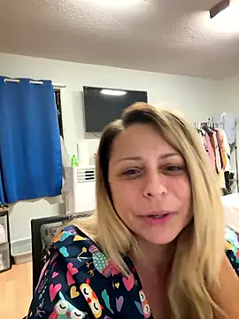 Snapshot of Hotslut187 chatting on January 2026 11:37:01 AM Hotslut187 online show from January 2026 11:37:01 AM