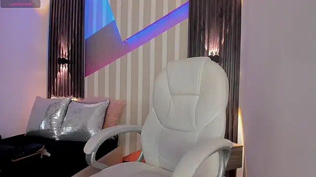 emily layton online show from February 2025 02:32:01 PM