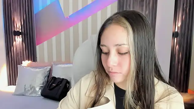 emily layton online show from October 2025 02:39:02 PM