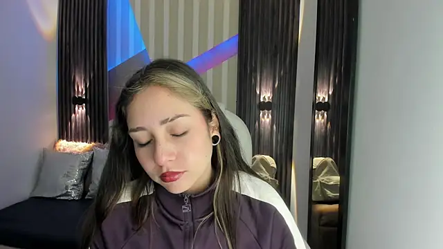 emily layton online show from October 2025 01:29:01 PM