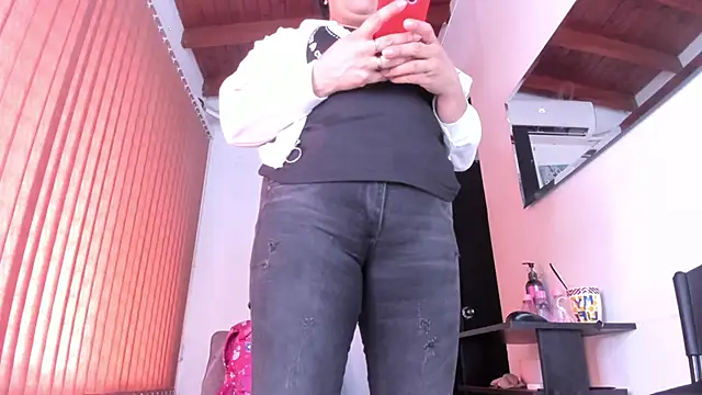 alondrabigtits online show from April 2026 06:10:01 PM