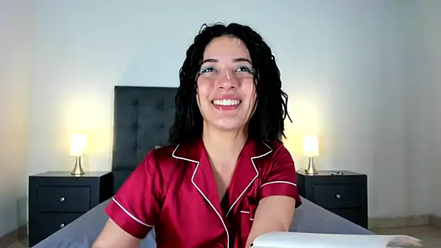 Snapshot of RileySkye chatting on December 2024 09:00:02 AM RileySkye online show from December 2024 09:00:02 AM