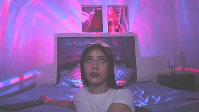 Snapshot of RileySkye chatting on January 2025 02:43:01 AM RileySkye online show from January 2025 02:43:01 AM