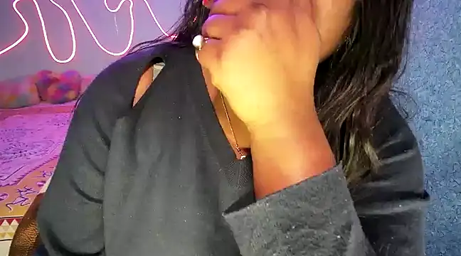 Snapshot of expression_queen chatting on January 2025 09:04:02 PM expression queen online show from January 2025 09:04:02 PM