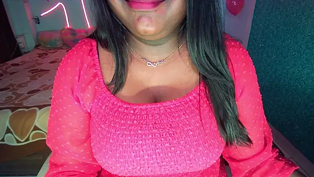 Snapshot of expression_queen chatting on February 2025 06:43:01 PM expression queen online show from February 2025 06:43:01 PM