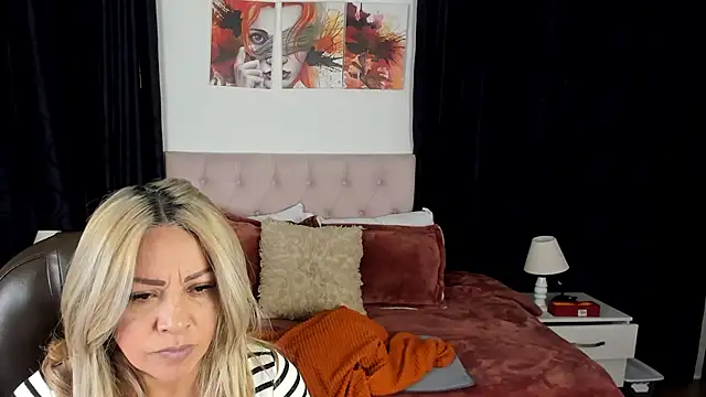 Snapshot of Sam_and_molly_ chatting on January 2025 06:45:01 PM Sam and molly  online show from January 2025 06:45:01 PM