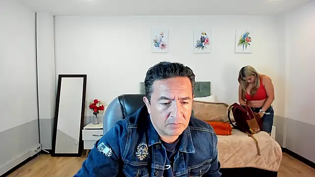 Snapshot of Sam_and_molly_ chatting on January 2025 07:49:02 PM Sam and molly  online show from January 2025 07:49:02 PM