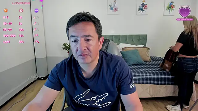 Snapshot of Sam_and_molly_ chatting on January 2025 07:11:01 PM Sam and molly  online show from January 2025 07:11:01 PM