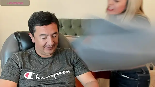 Snapshot of Sam_and_molly_ chatting on January 2025 07:15:01 PM Sam and molly  online show from January 2025 07:15:01 PM