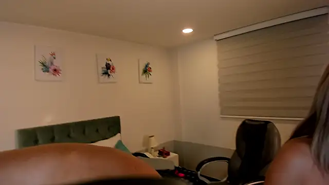 Snapshot of Sam_and_molly_ chatting on February 2025 10:04:02 PM Sam and molly  online show from February 2025 10:04:02 PM