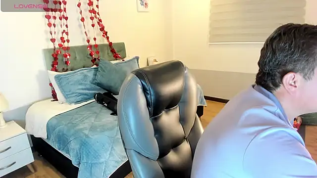 Snapshot of Sam_and_molly_ chatting on February 2025 07:16:02 PM Sam and molly  online show from February 2025 07:16:02 PM