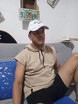 latinmartin73 online show from November 2025 09:24:02 PM