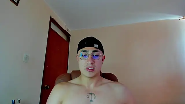 Snapshot of Leoknight chatting on January 2025 06:32:02 PM Leoknight online show from January 2025 06:32:02 PM