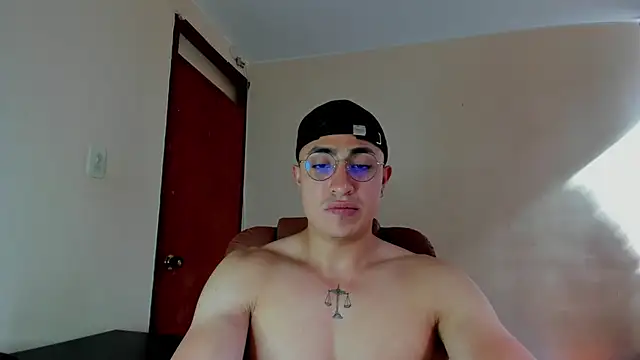 Snapshot of Leoknight chatting on February 2025 09:19:01 PM Leoknight online show from February 2025 09:19:01 PM