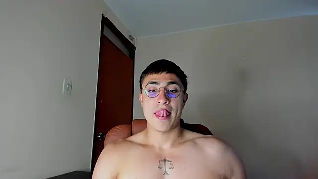 Snapshot of Leoknight chatting on February 2025 09:18:01 PM Leoknight online show from February 2025 09:18:01 PM