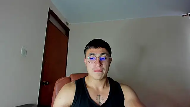 Snapshot of Leoknight chatting on February 2025 10:02:02 PM Leoknight online show from February 2025 10:02:02 PM