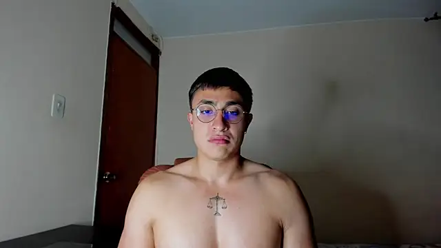 Snapshot of Leoknight chatting on February 2025 12:11:01 AM Leoknight online show from February 2025 12:11:01 AM