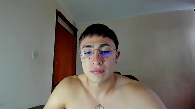 Snapshot of Leoknight chatting on February 2025 08:56:01 PM Leoknight online show from February 2025 08:56:01 PM