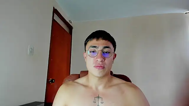 Snapshot of Leoknight chatting on February 2025 06:55:01 PM Leoknight online show from February 2025 06:55:01 PM